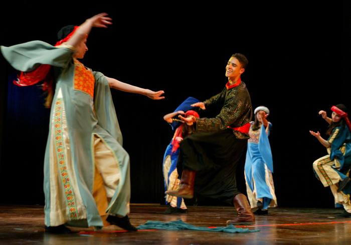 A Glimpse of the Shows Featured by el-Funoun on its 27TH Anniversary at the Cultural Palace in Ramallah  