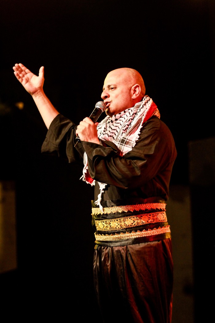 لمحة من عرض فرقة الفنون الشعبية في كفر مالك عام 2012
