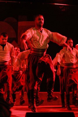 لمحة من عرض فرقة الفنون الشعبية في كفر مالك عام 2012
