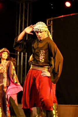 لمحة من عرض فرقة الفنون الشعبية في كفر مالك عام 2012
