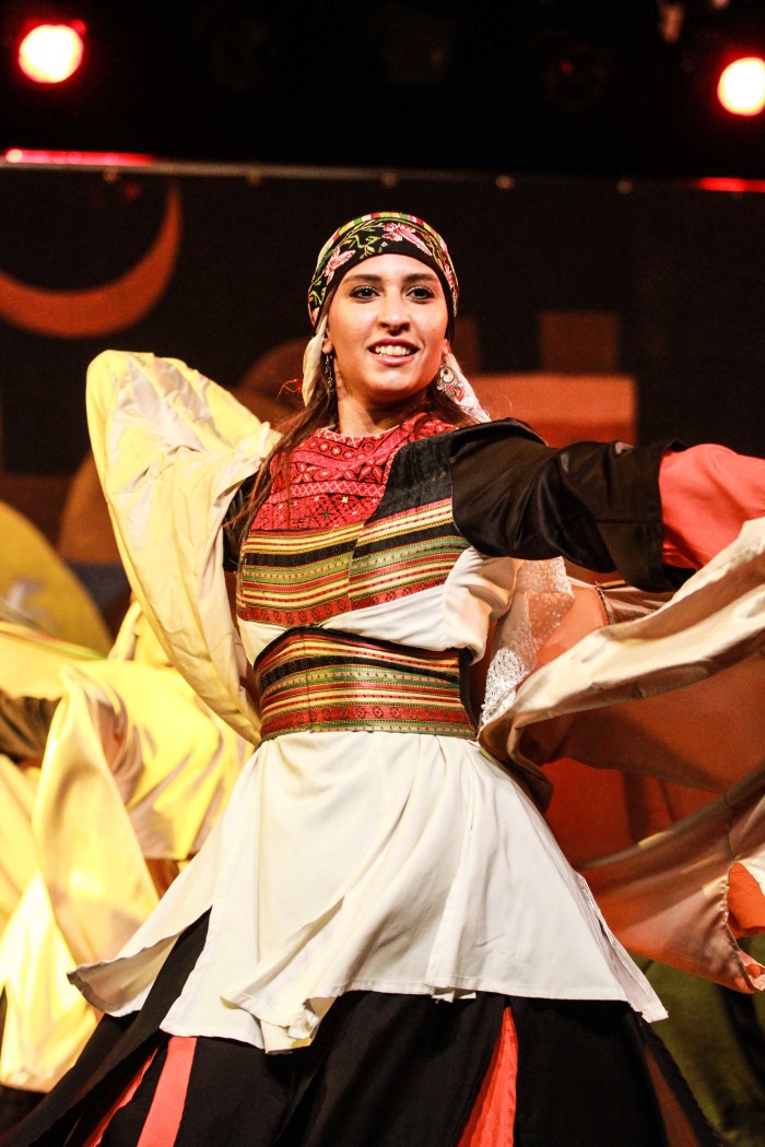 لمحة من عرض فرقة الفنون الشعبية في كفر مالك عام 2012
