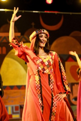 لمحة من عرض فرقة الفنون الشعبية في كفر مالك عام 2012
