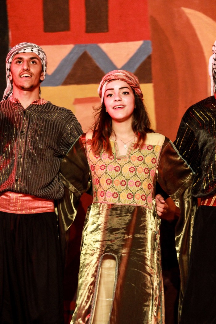 لمحة من عرض فرقة الفنون الشعبية في كفر مالك عام 2012
