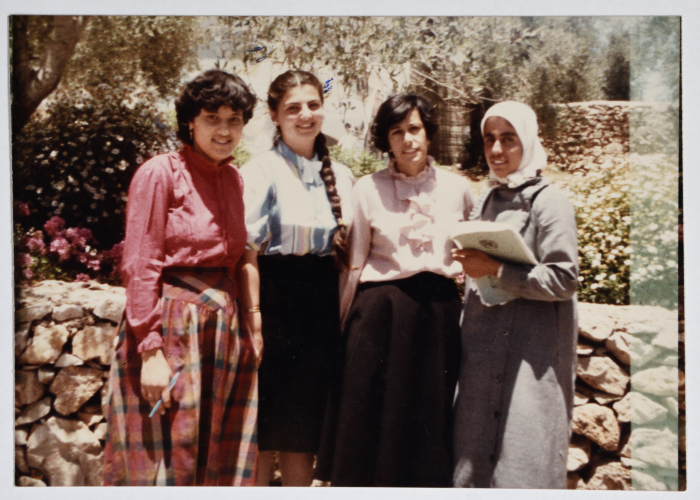  زهيرة كمال مع طالباتها، مدرسة الطيرة، 1985