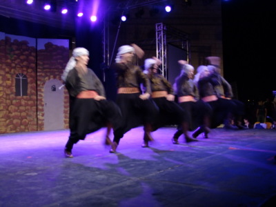 صورة من عرض فرقة الفنون الشعبيَّة في مهرجان العودة، بيت لحم، 2010-11
