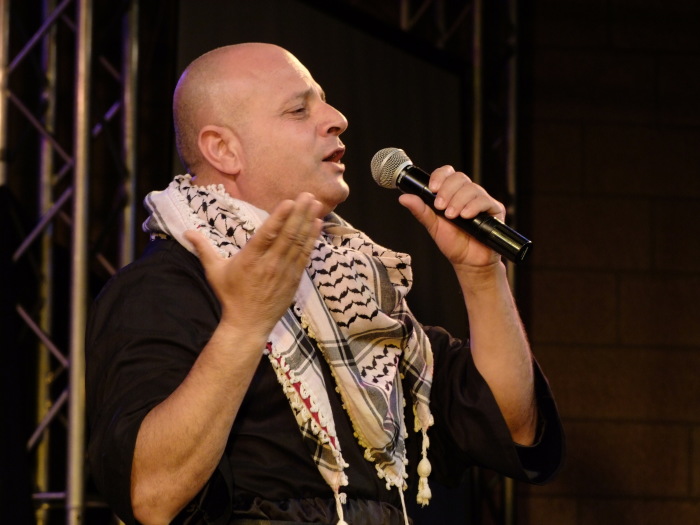 صورة من عرض فرقة الفنون الشعبيَّة في مهرجان العودة، بيت لحم، 2010-11
