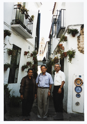 Mahmoud Shukair in Malaga to sign a Palestinian book written in Spanish in 2003