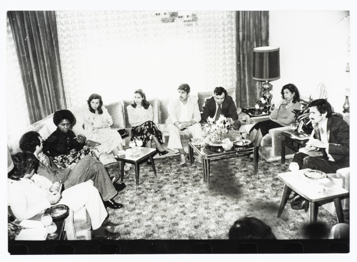محمود شقير خلال اجتماع في رابطة الكُتّاب الأردنيين في عمّان عام 1980 