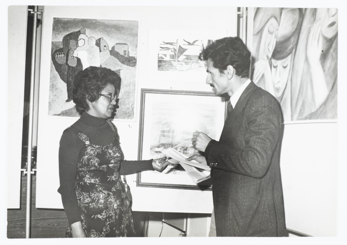 Mahmoud Shukair at the artist Rihab al-Nimry exhibition in Amman in 1978