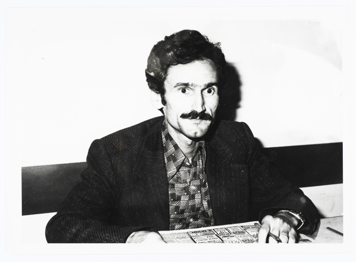 محمود شقير في مقر جريدة الرأي في عمّان عام 1978 