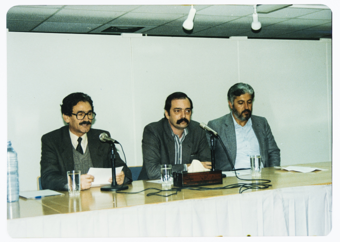 Mahmoud Shukair with Mo'nes Razaz, and Abdullah Radwan at an anecdotal evening in Amman in 1990
