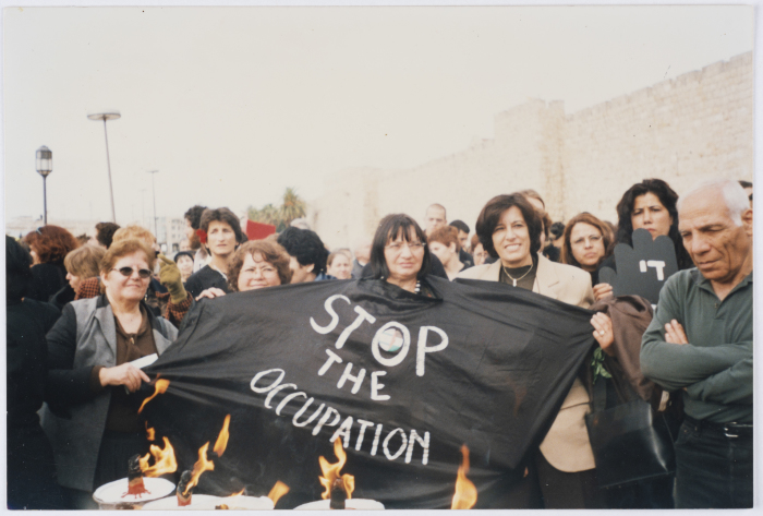 مظاهرة نساء بالسواد